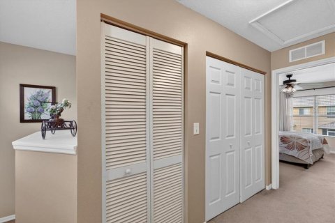 Townhouse in Tampa, Florida 2 bedrooms, 126.72 sq.m. № 2199377 - photo 23