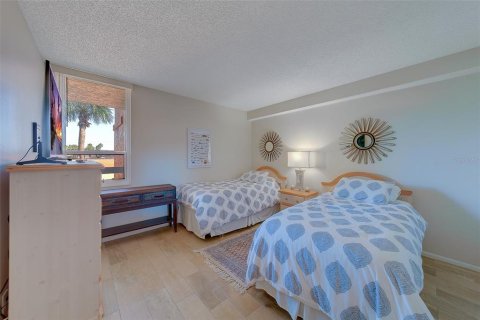 Condo in Redington Shores, Florida, 2 bedrooms  № 2212644 - photo 23