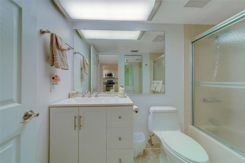 Condo in Redington Shores, Florida, 2 bedrooms  № 2212644 - photo 28