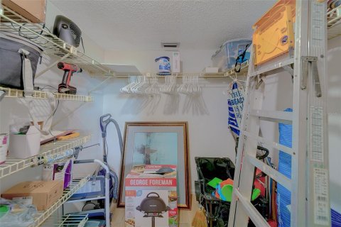 Condo in Redington Shores, Florida, 2 bedrooms  № 2212644 - photo 30
