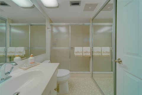 Condo in Redington Shores, Florida, 2 bedrooms  № 2212644 - photo 25