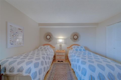 Condo in Redington Shores, Florida, 2 bedrooms  № 2212644 - photo 24