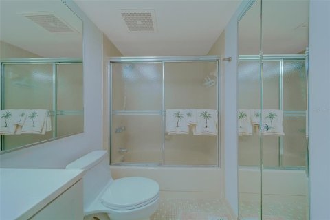 Condo in Redington Shores, Florida, 2 bedrooms  № 2212644 - photo 29