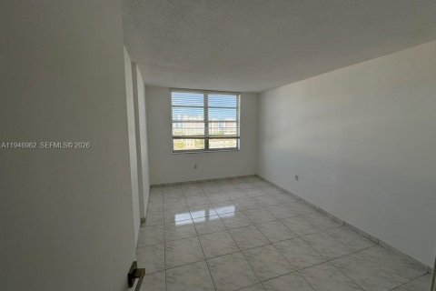 Снять в аренду квартиру в Авентура, Флорида 2 спальни, 99.68м2, № 2003478 - фото 7