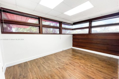 Oficina en alquiler en North Miami, Florida № 1225874 - foto 1