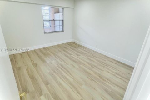 Condominio en alquiler en Pembroke Pines, Florida, 2 dormitorios, 88.54 m2 № 1993904 - foto 13