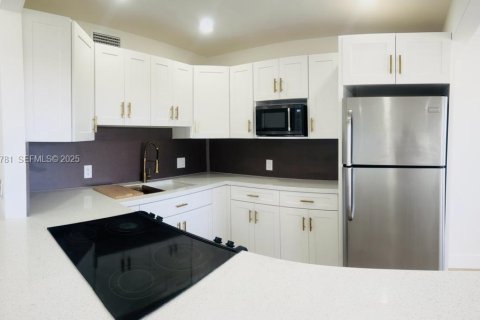 Condominio en alquiler en Pembroke Pines, Florida, 2 dormitorios, 88.54 m2 № 1993904 - foto 4