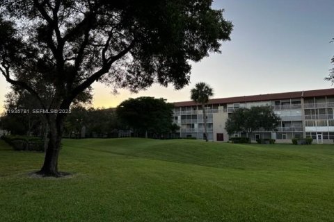 Condominio en alquiler en Pembroke Pines, Florida, 2 dormitorios, 88.54 m2 № 1993904 - foto 23