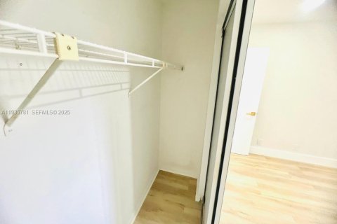 Condominio en alquiler en Pembroke Pines, Florida, 2 dormitorios, 88.54 m2 № 1993904 - foto 12