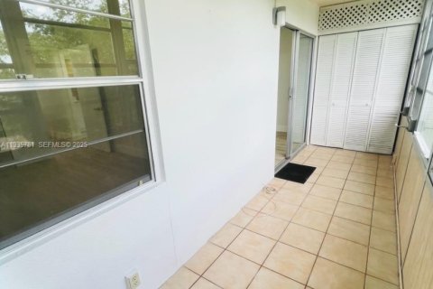 Condominio en alquiler en Pembroke Pines, Florida, 2 dormitorios, 88.54 m2 № 1993904 - foto 14