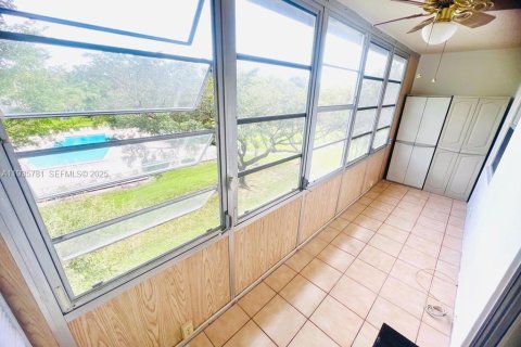 Condominio en alquiler en Pembroke Pines, Florida, 2 dormitorios, 88.54 m2 № 1993904 - foto 15
