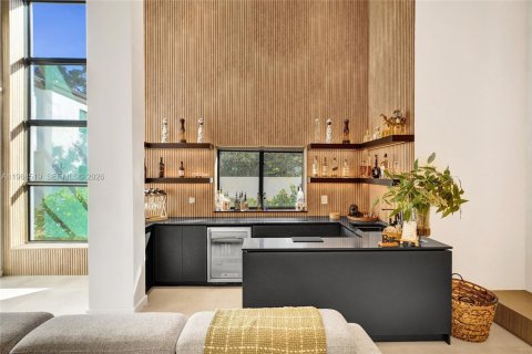 House in Miami, Florida 6 bedrooms, 381.64 sq.m. № 2031791 - photo 21