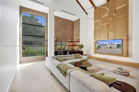 House in Miami, Florida 6 bedrooms, 381.64 sq.m. № 2031791 - photo 4
