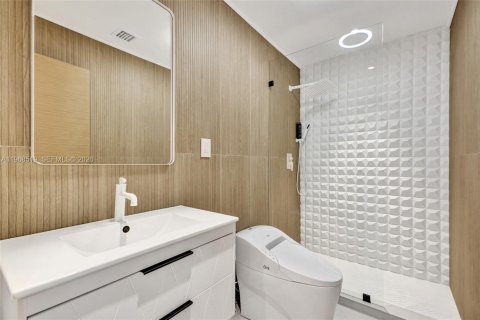 House in Miami, Florida 6 bedrooms, 381.64 sq.m. № 2031791 - photo 26