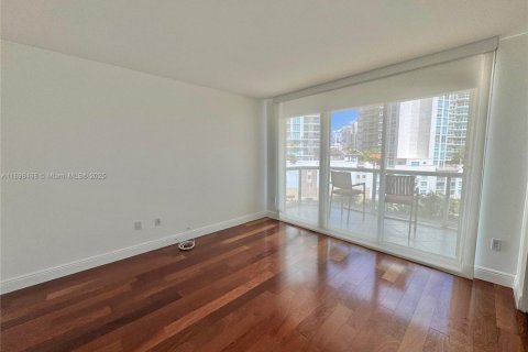 Condominio en alquiler en Sunny Isles Beach, Florida, 3 dormitorios, 217.39 m2 № 1951327 - foto 15