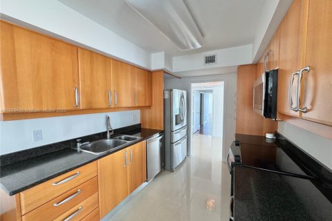 Condominio en alquiler en Sunny Isles Beach, Florida, 3 dormitorios, 217.39 m2 № 1951327 - foto 9
