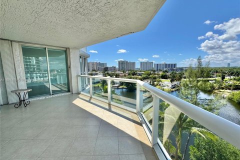 Condominio en alquiler en Sunny Isles Beach, Florida, 3 dormitorios, 217.39 m2 № 1951327 - foto 26