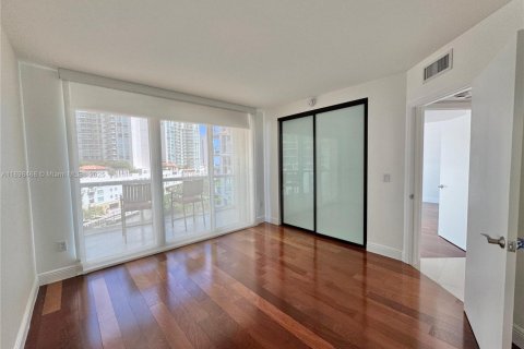 Condominio en alquiler en Sunny Isles Beach, Florida, 3 dormitorios, 217.39 m2 № 1951327 - foto 18