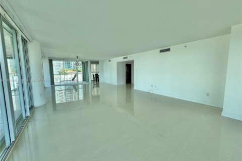 Condominio en alquiler en Sunny Isles Beach, Florida, 3 dormitorios, 217.39 m2 № 1951327 - foto 5