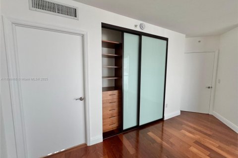 Condominio en alquiler en Sunny Isles Beach, Florida, 3 dormitorios, 217.39 m2 № 1951327 - foto 17