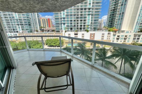Condominio en alquiler en Sunny Isles Beach, Florida, 3 dormitorios, 217.39 m2 № 1951327 - foto 28
