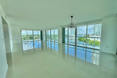 Condominio en alquiler en Sunny Isles Beach, Florida, 3 dormitorios, 217.39 m2 № 1951327 - foto 2