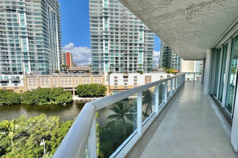 Condominio en alquiler en Sunny Isles Beach, Florida, 3 dormitorios, 217.39 m2 № 1951327 - foto 30