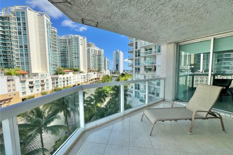 Condominio en alquiler en Sunny Isles Beach, Florida, 3 dormitorios, 217.39 m2 № 1951327 - foto 27
