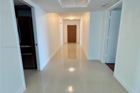 Condominio en alquiler en Sunny Isles Beach, Florida, 3 dormitorios, 217.39 m2 № 1951327 - foto 20