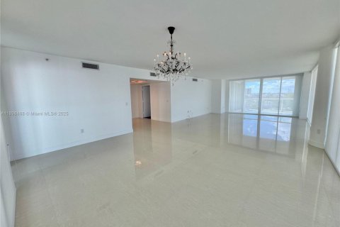 Condominio en alquiler en Sunny Isles Beach, Florida, 3 dormitorios, 217.39 m2 № 1951327 - foto 6