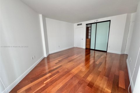 Condominio en alquiler en Sunny Isles Beach, Florida, 3 dormitorios, 217.39 m2 № 1951327 - foto 14
