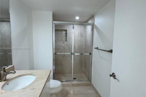Condominio en alquiler en Sunny Isles Beach, Florida, 3 dormitorios, 217.39 m2 № 1951327 - foto 22