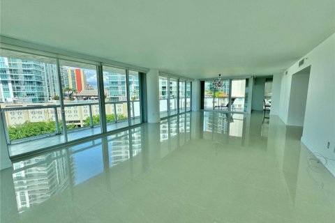 Condominio en alquiler en Sunny Isles Beach, Florida, 3 dormitorios, 217.39 m2 № 1951327 - foto 3
