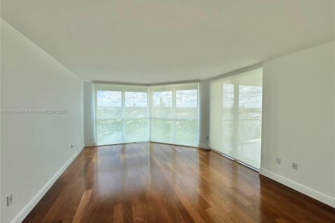 Condominio en alquiler en Sunny Isles Beach, Florida, 3 dormitorios, 217.39 m2 № 1951327 - foto 16