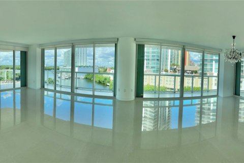 Condominio en alquiler en Sunny Isles Beach, Florida, 3 dormitorios, 217.39 m2 № 1951327 - foto 7
