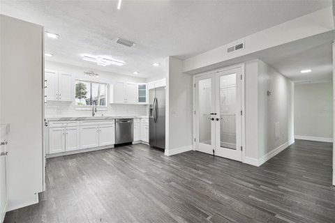 Condo in Tampa, Florida, 3 bedrooms № 2200314 - photo 7