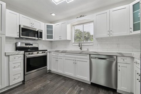 Condo in Tampa, Florida, 3 bedrooms № 2200314 - photo 10