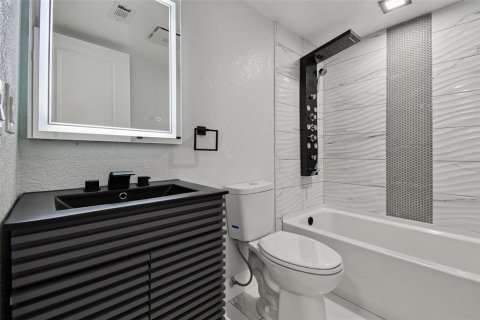 Condo in Tampa, Florida, 3 bedrooms № 2200314 - photo 30