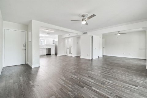 Condo in Tampa, Florida, 3 bedrooms № 2200314 - photo 5