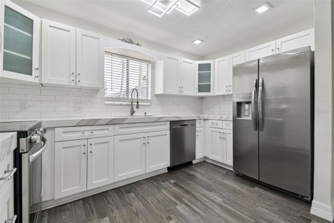 Condo in Tampa, Florida, 3 bedrooms № 2200314 - photo 9