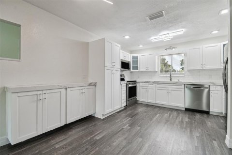 Condo in Tampa, Florida, 3 bedrooms № 2200314 - photo 8