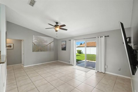 Casa en venta en Orlando, Florida, 4 dormitorios, 152.45 m2 № 1917955 - foto 10