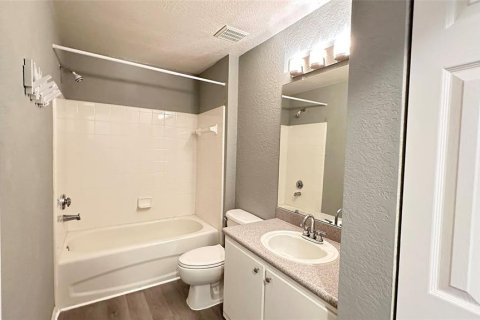 Townhouse in Lakewood Ranch, Florida 3 bedrooms, 123 sq.m. № 1905535 - photo 24