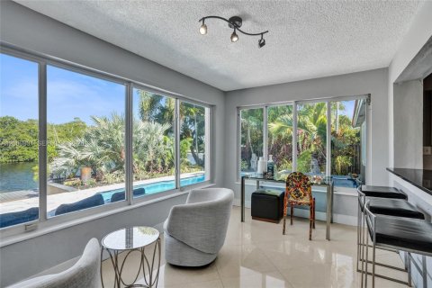 Снять в аренду виллу или дом в Уилтон-Мэнорс, Флорида 3 спальни, 148.27м2, № 2065091 - фото 5