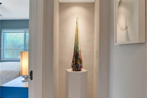 Снять в аренду виллу или дом в Уилтон-Мэнорс, Флорида 3 спальни, 148.27м2, № 2065091 - фото 24