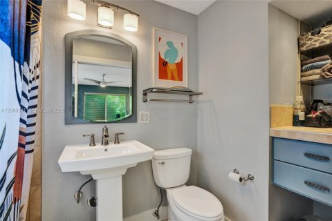 Снять в аренду виллу или дом в Уилтон-Мэнорс, Флорида 3 спальни, 148.27м2, № 2065091 - фото 8