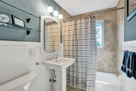 Снять в аренду виллу или дом в Уилтон-Мэнорс, Флорида 3 спальни, 148.27м2, № 2065091 - фото 10