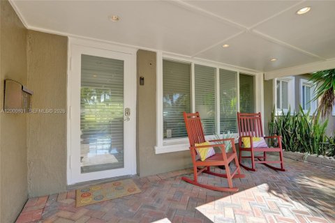 Снять в аренду виллу или дом в Уилтон-Мэнорс, Флорида 3 спальни, 148.27м2, № 2065091 - фото 17