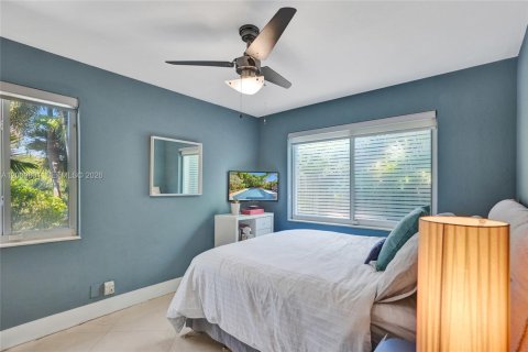 Снять в аренду виллу или дом в Уилтон-Мэнорс, Флорида 3 спальни, 148.27м2, № 2065091 - фото 19