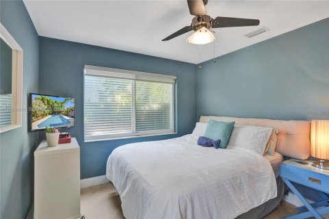 Снять в аренду виллу или дом в Уилтон-Мэнорс, Флорида 3 спальни, 148.27м2, № 2065091 - фото 20